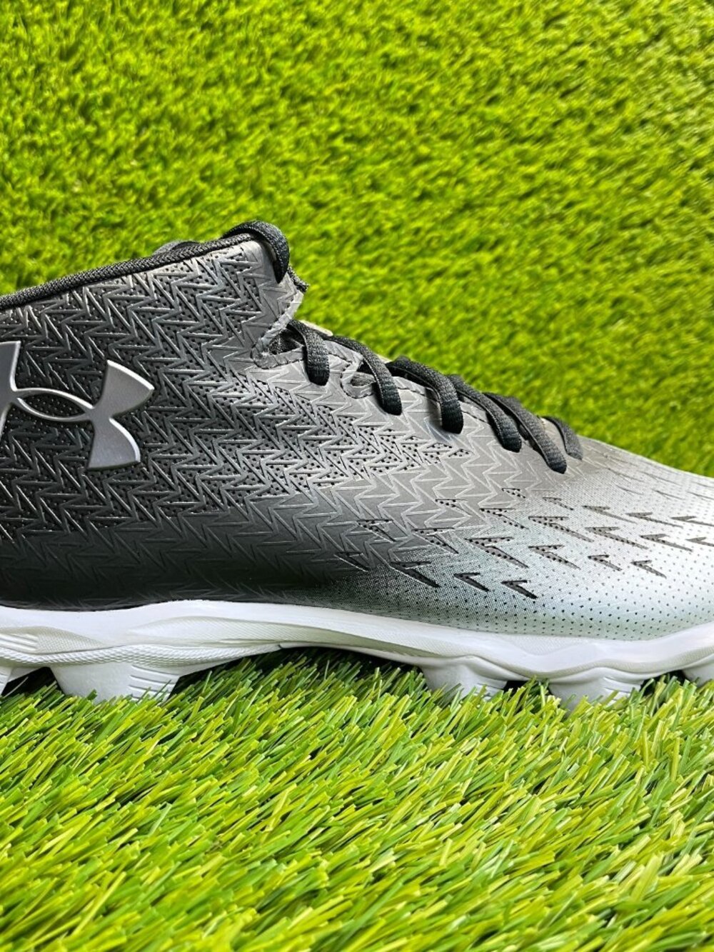 Under Armour Spotlight Franchise 4.0 RM Mens Size 11 Black White Football Cleats